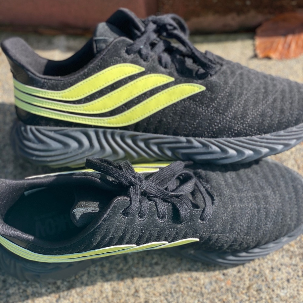 Men’s Adidas tennis shoes